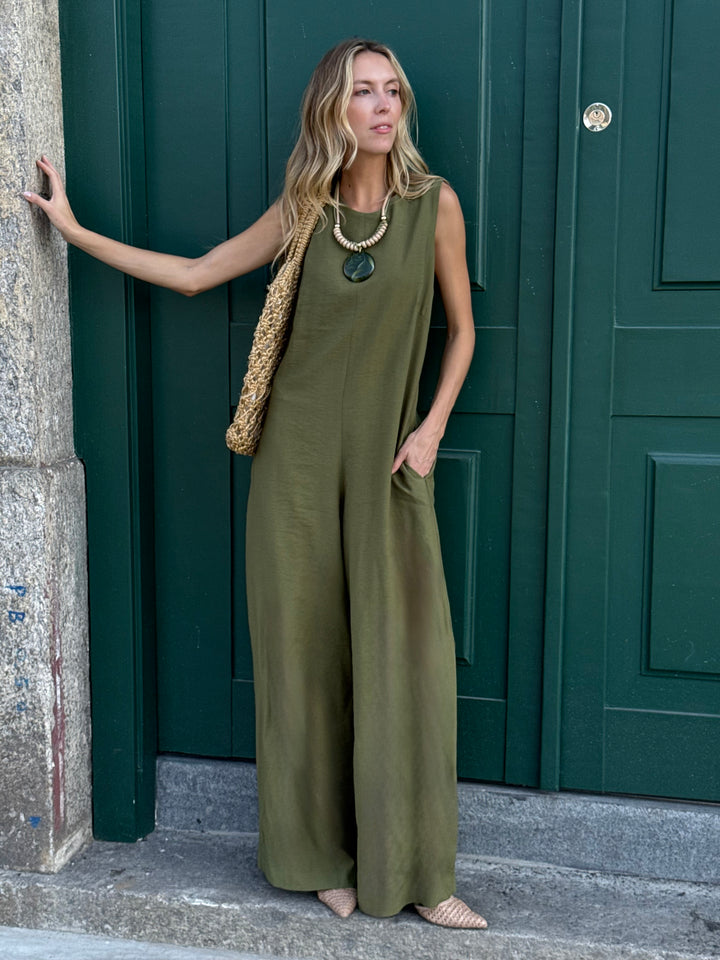 Long jumpsuit with tank top and pocket.